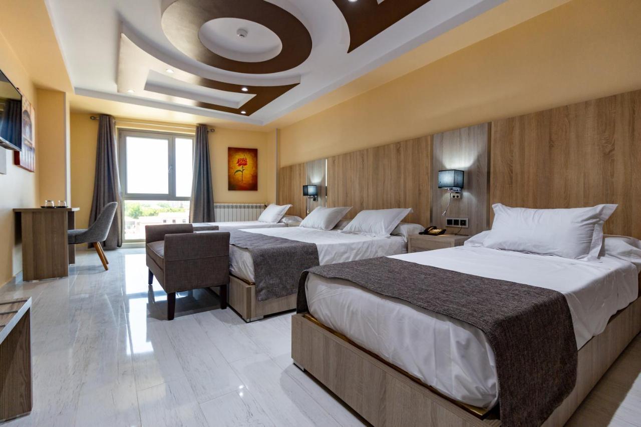 Hotel Zinou Zm Algeri Esterno foto