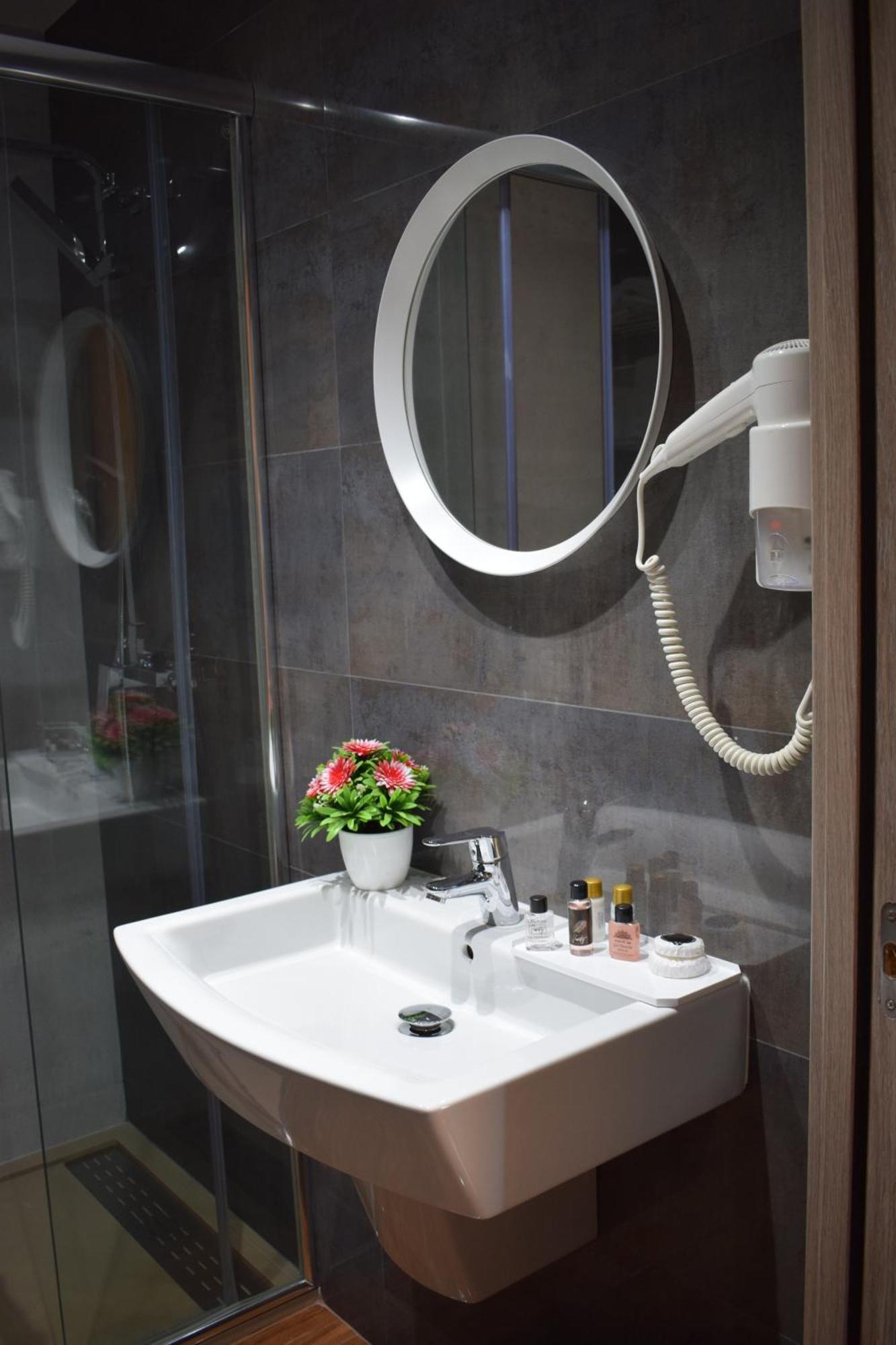 Hotel Zinou Zm Algeri Esterno foto
